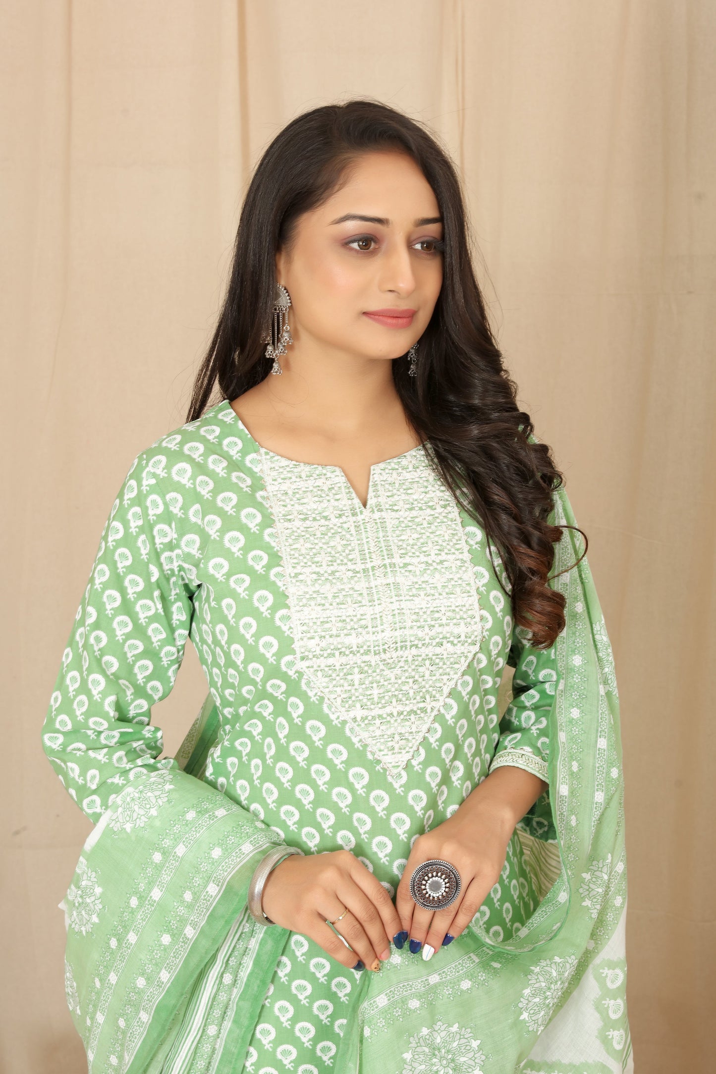 Green Women Cotton Straight Kurti,Pant Dupatta Set.