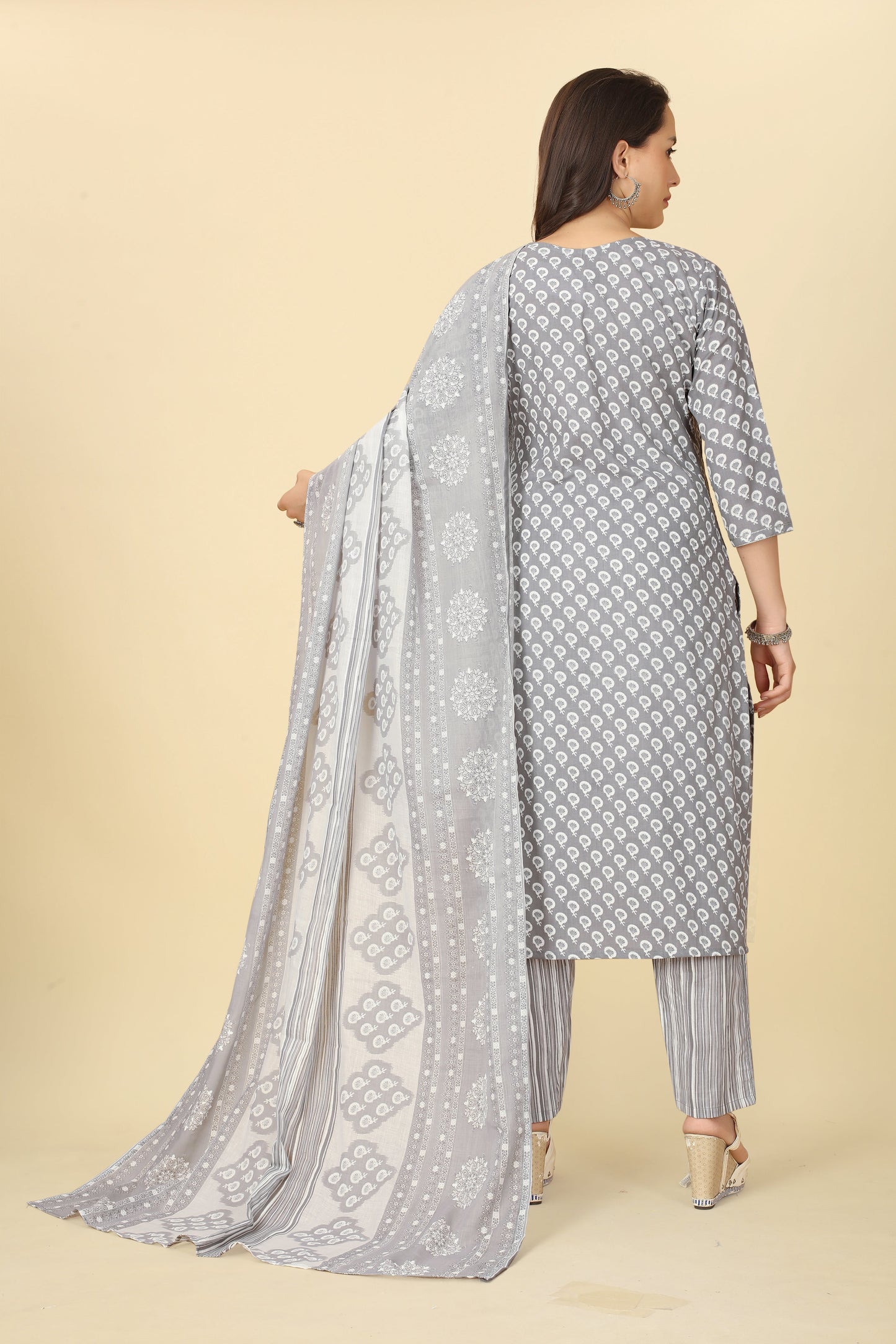 Grey Women Cotton Fabric Floral Print Straight Kurti,Pant with Dupatta