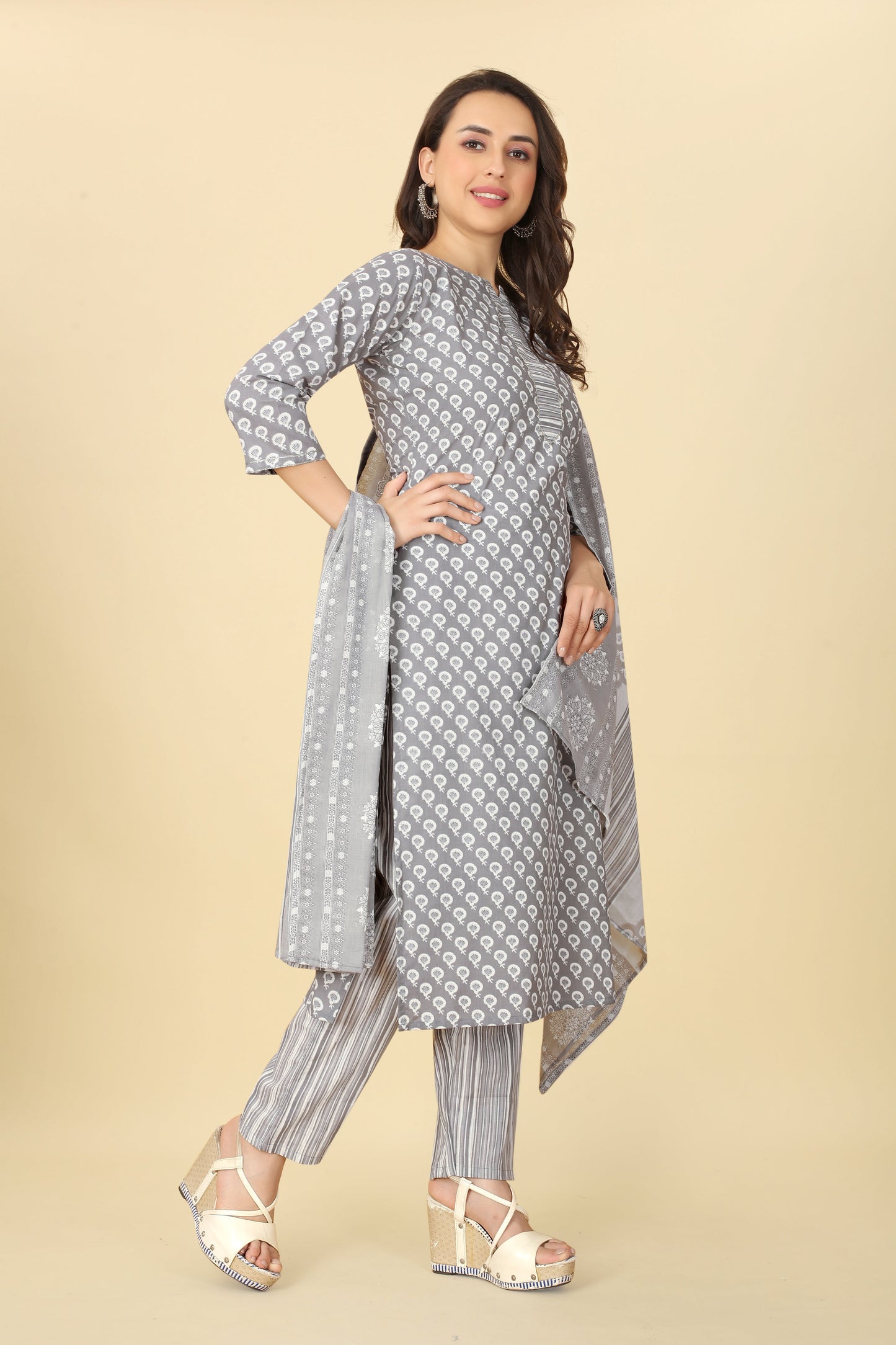 Grey Women Cotton Fabric Floral Print Straight Kurti,Pant with Dupatta