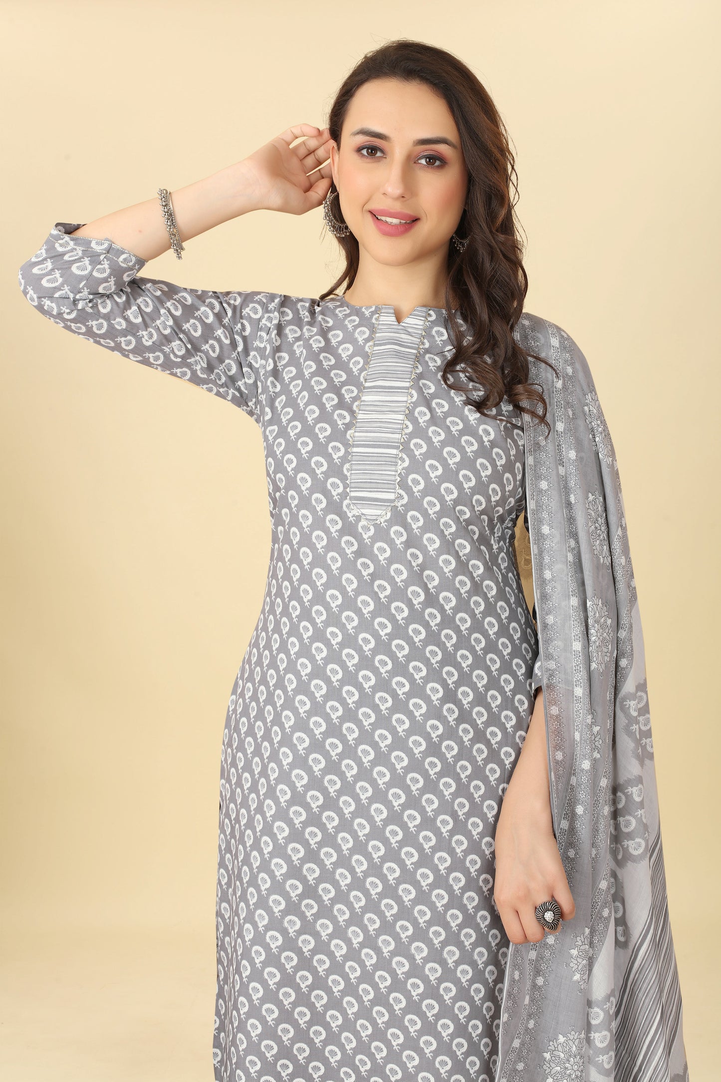 Grey Women Cotton Fabric Floral Print Straight Kurti,Pant with Dupatta