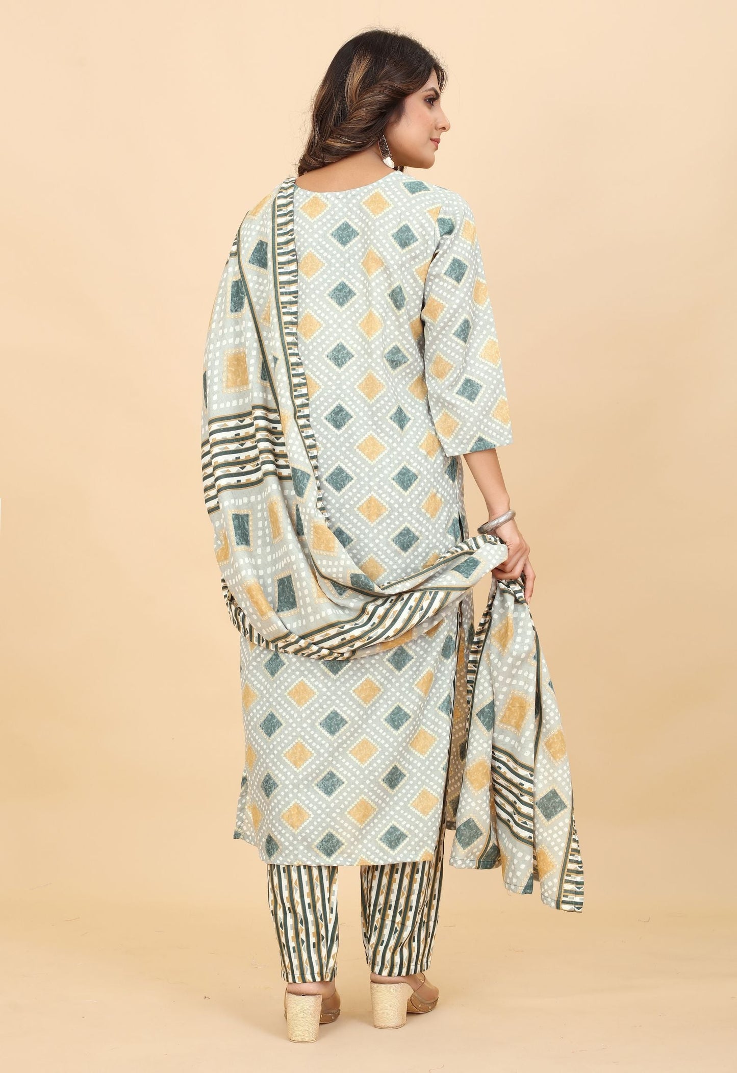 Women Printed Straight Kurta & Pant With Dupatta