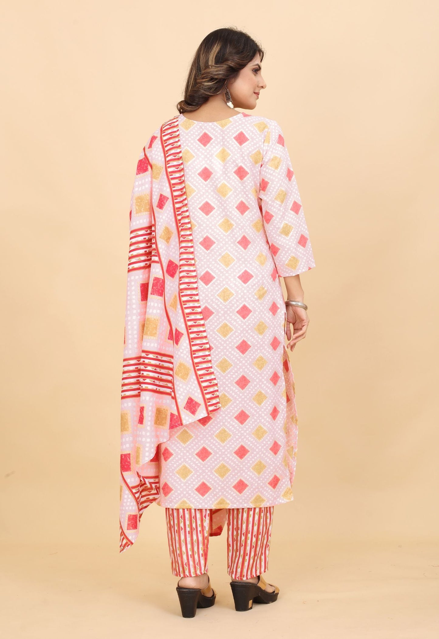 Women Printed Straight Kurta & Pant With Dupatta