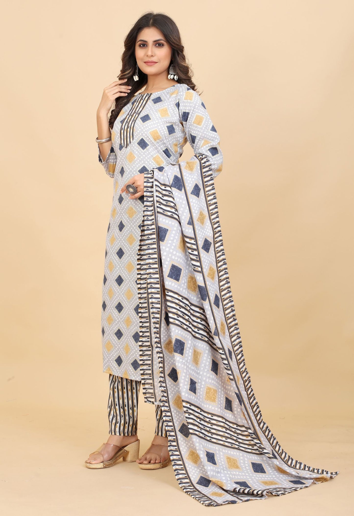 Women Printed Straight Kurta & Pant With Dupatta