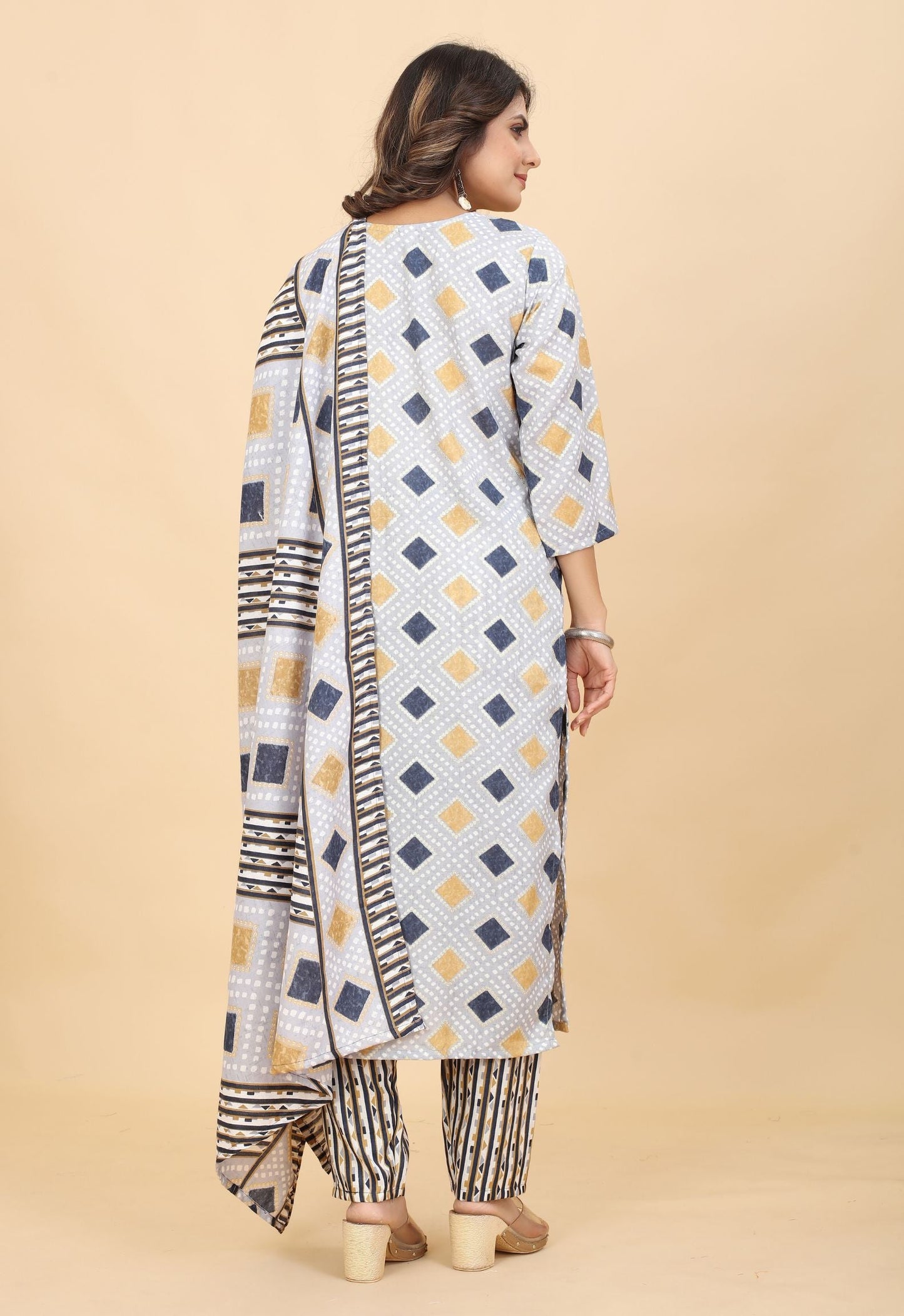 Women Printed Straight Kurta & Pant With Dupatta