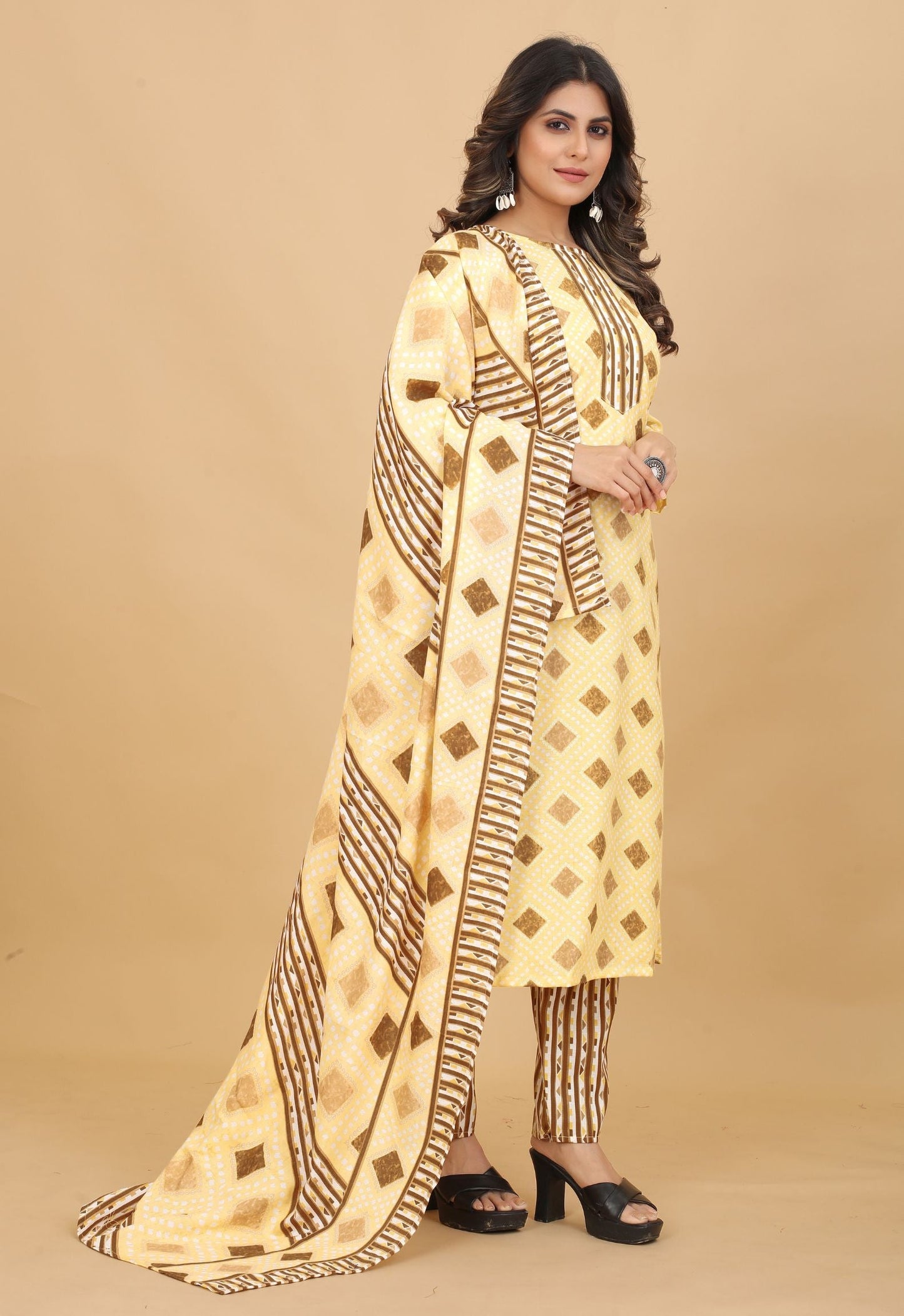 Women Printed Straight Kurta & Pant With Dupatta